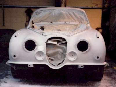 jag in primer,front(2).jpg (14451 bytes)